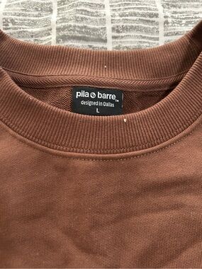Pila Barre Women's Brown Crewneck Sweatshirt